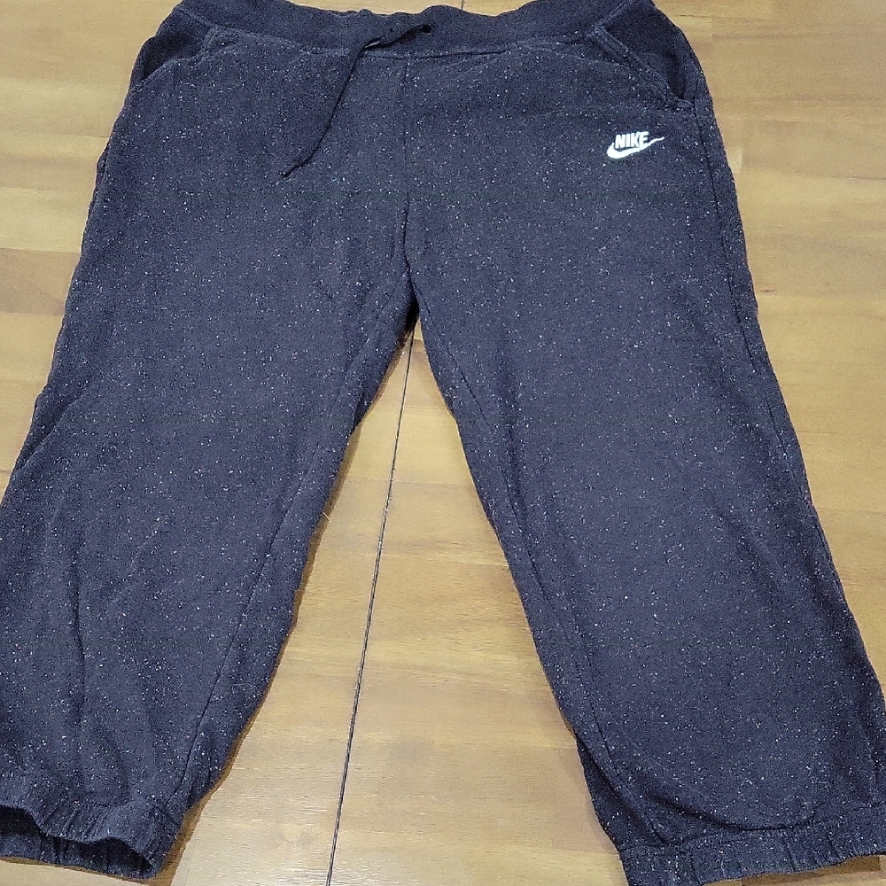 Nike Women's Capri Black w Multi-color Flecks Jogger Pants